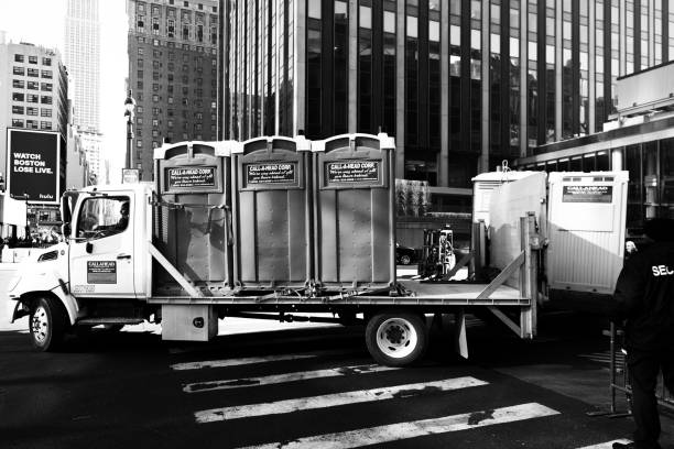 Best Portable toilet rental cost  in Raymond, WA